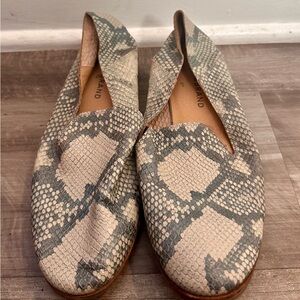 Lucky Brand Gray and Cream Snakeskin Loafers